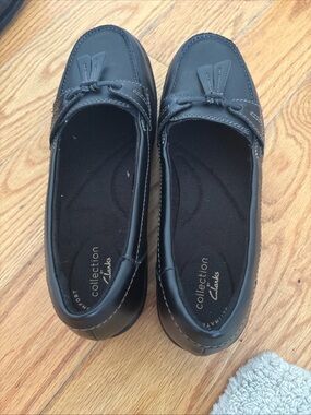 Clarks Black Leather Tassel Slip-On Loafers for Women